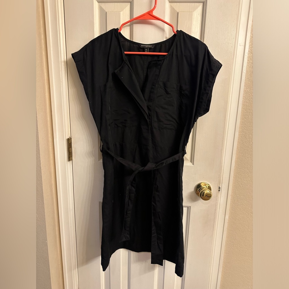 Banana Republic black tie dress